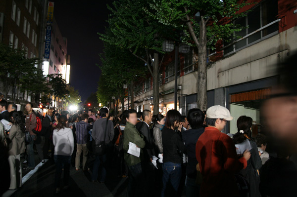 書肆彼岸堂 上演中のにぎわい